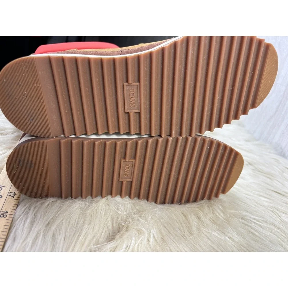 TOMS Makenna Winter Boots Womens 7.5 Tan Nubuck Quilted Faux Fur Water Resistant